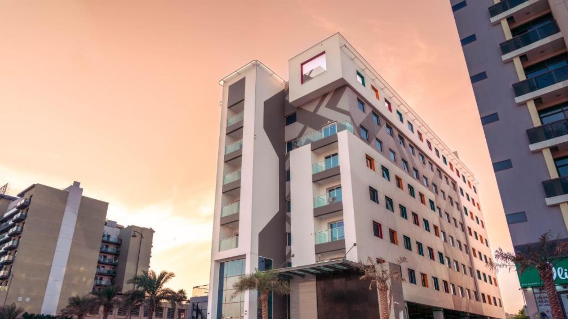 Resivation Hotel, Dubai